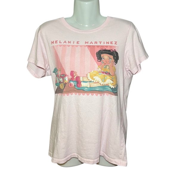 Hot Topic Tops - Hot Topic Melanie Martinez Graphic Short Sleeve Tee Shirt Size Medium